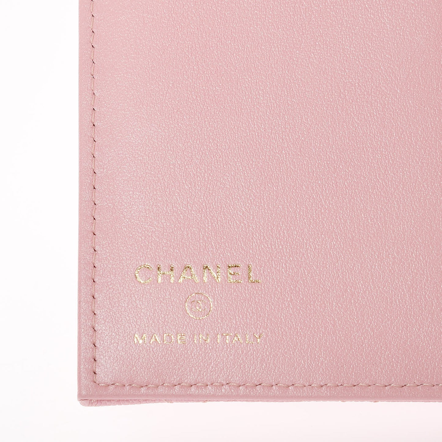 Iridescent Caviar Quilted Passport Holder Pink