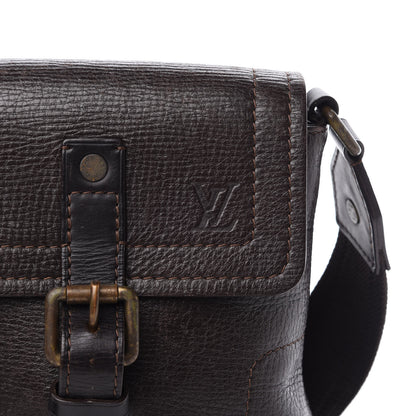 Louis Vuitton Utah Yuma Messenger Bag Café 11 of 11