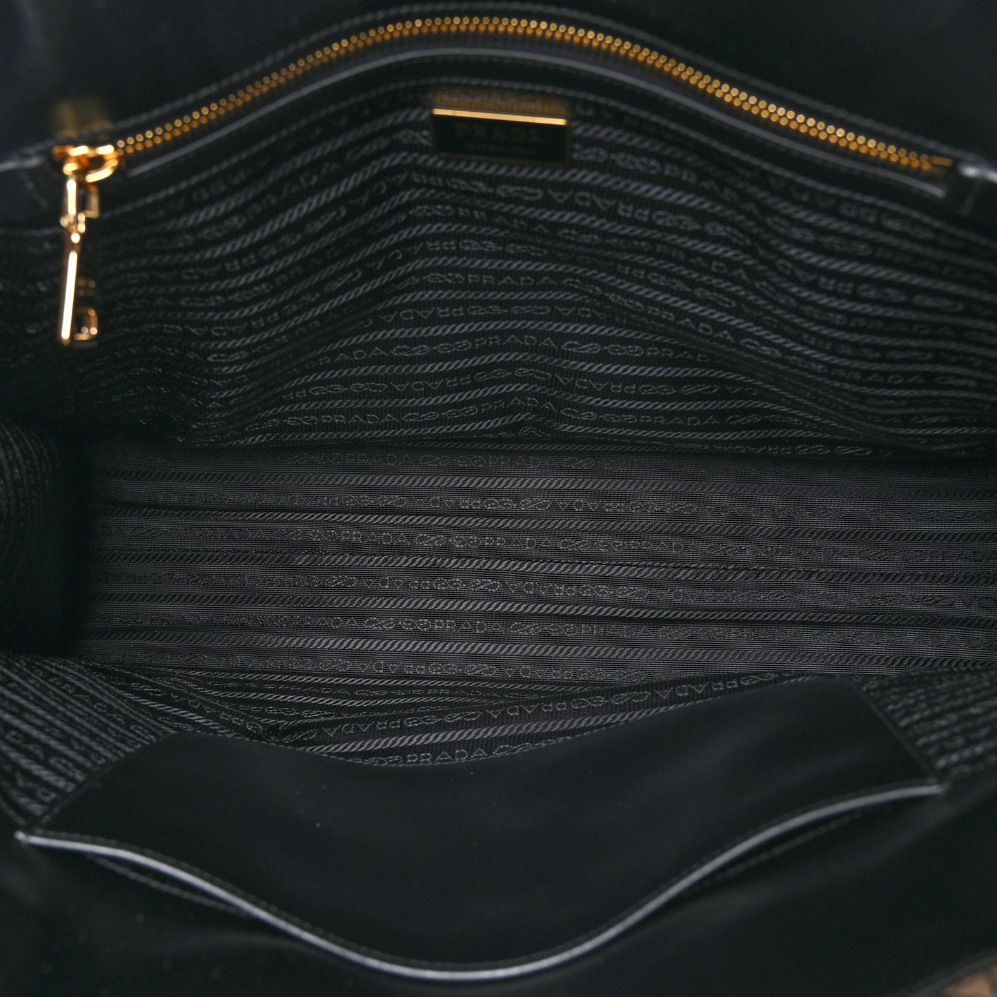 Jacquard Saffiano Triangolo Symbole Embroidered Large Tote Black Corda