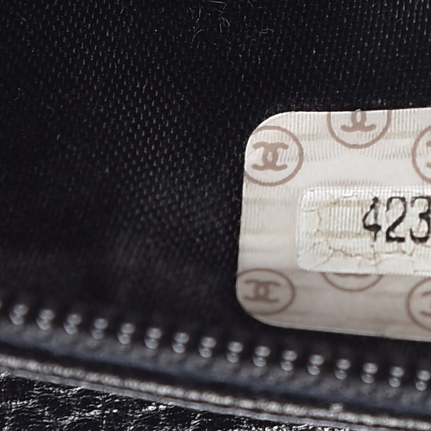 Caviar Quilted Shoulder Bag Black