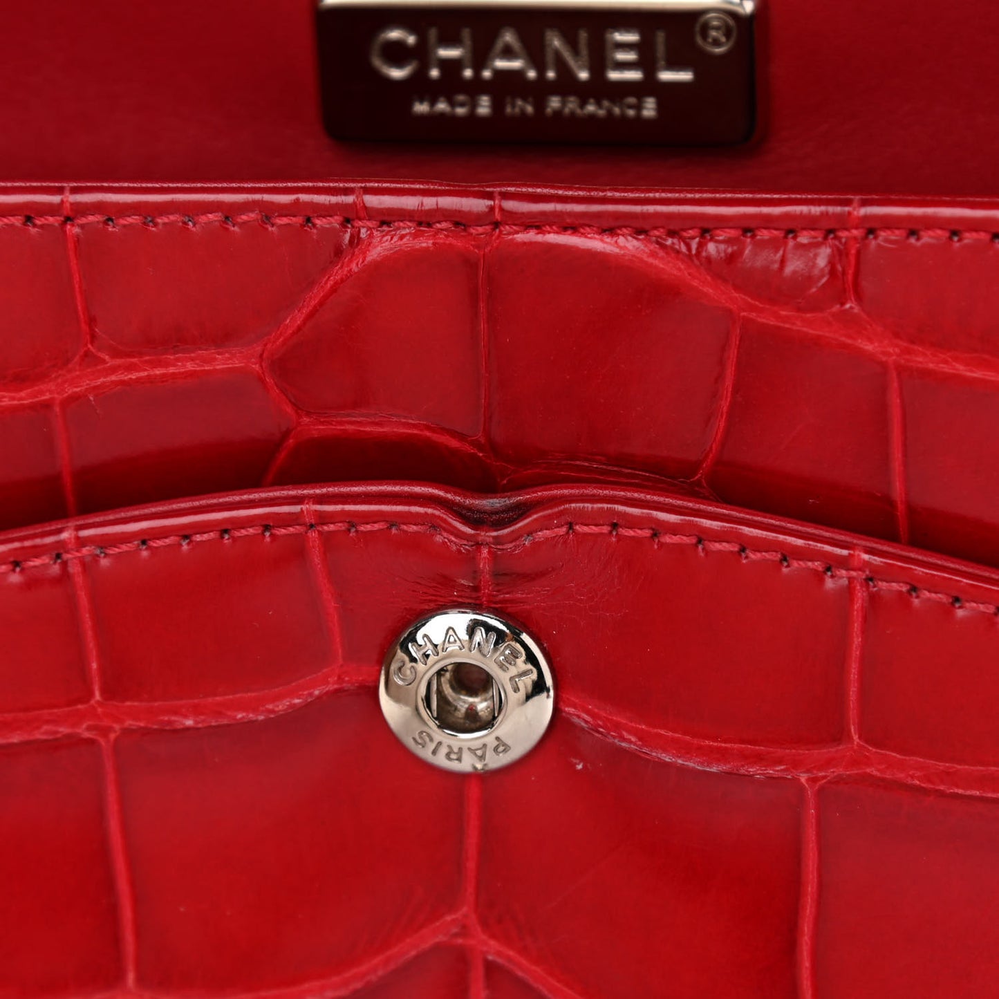 Alligator Medium Double Flap Red