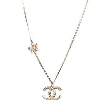 Chanel CC Flower Pendant Necklace Gold 1 of 4