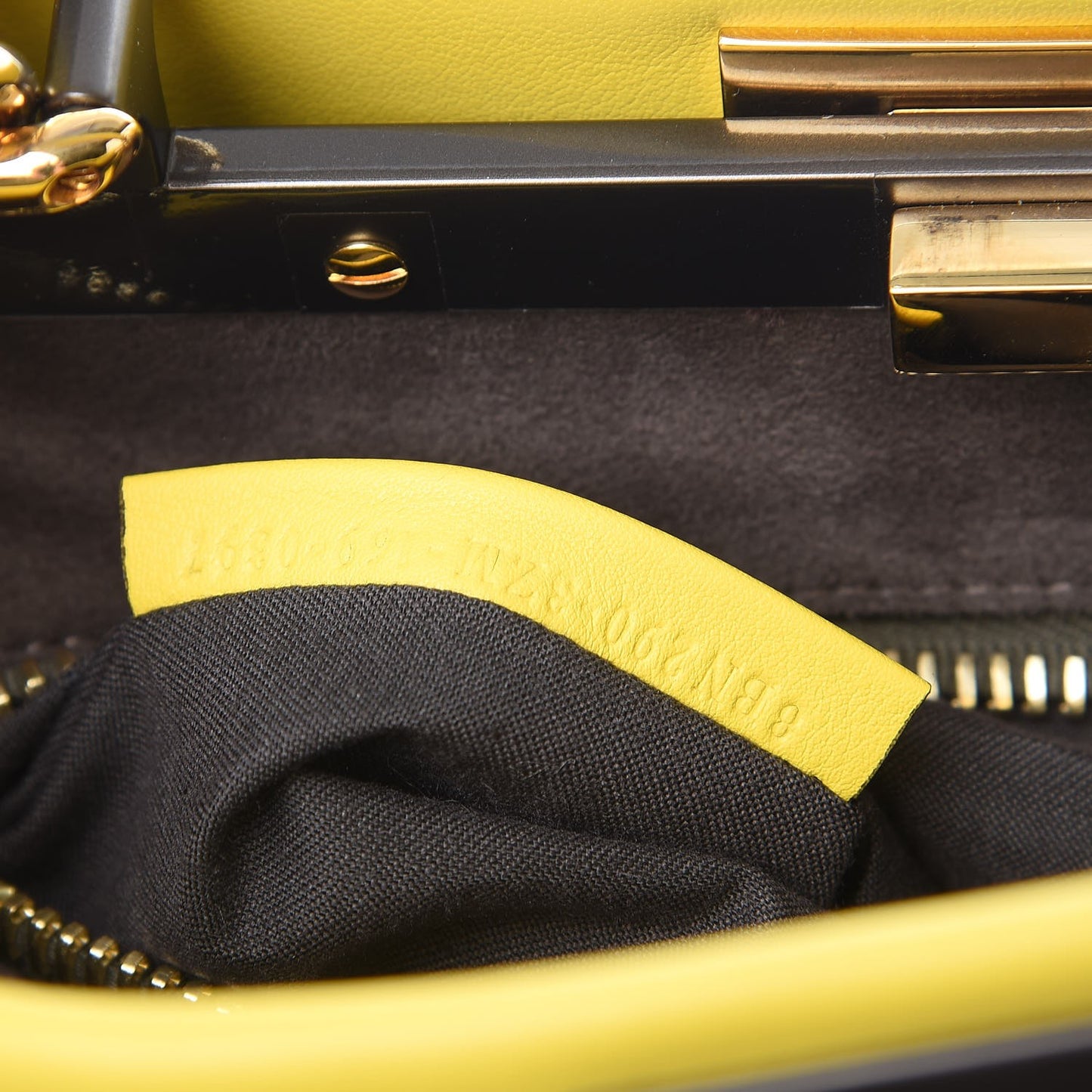 Vitello Seta Medium Peekaboo Iconic Satchel Cedro