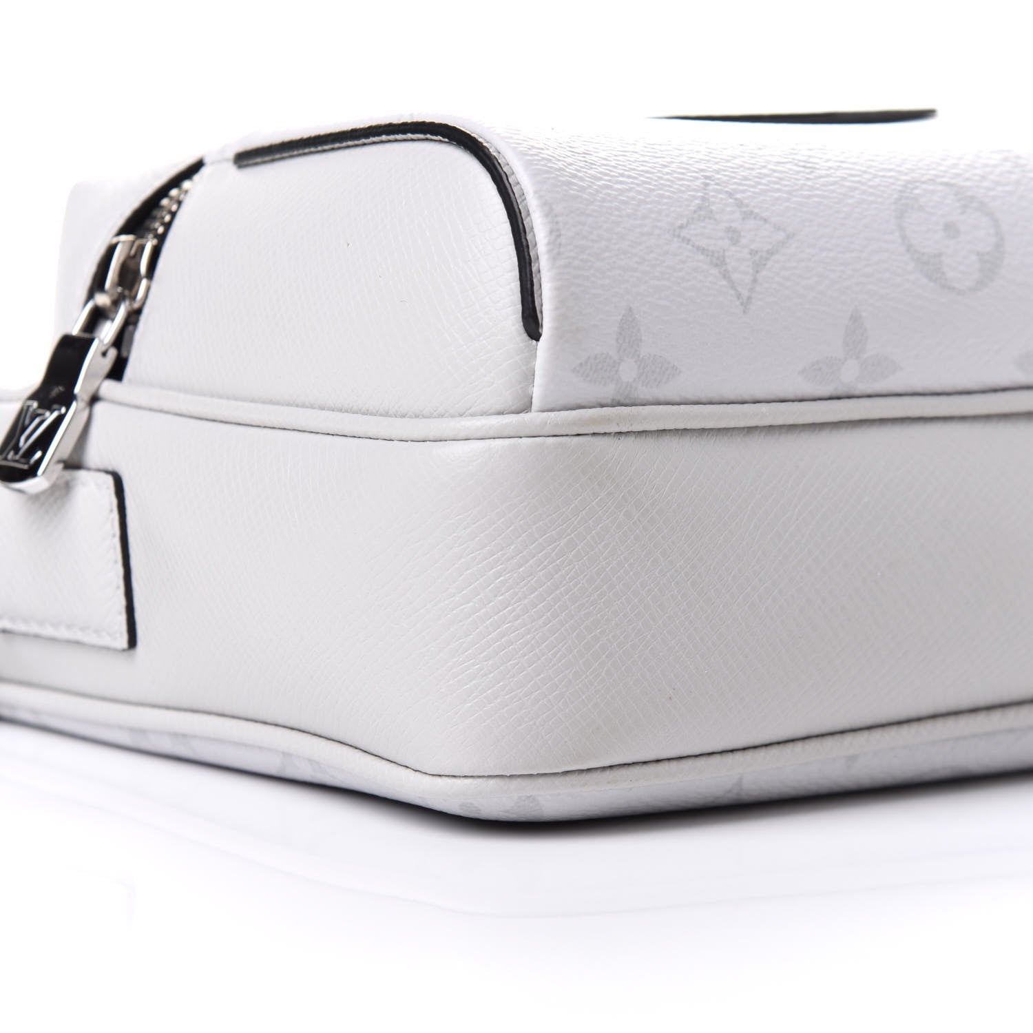 Louis Vuitton Taigarama Outdoor Messenger Antartica 8 of 10