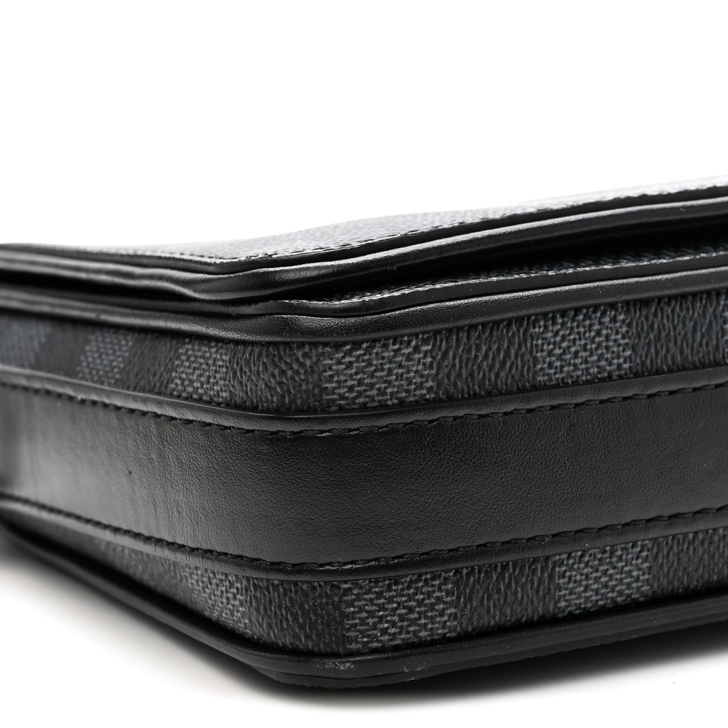 Damier Graphite 3D Studio Messenger