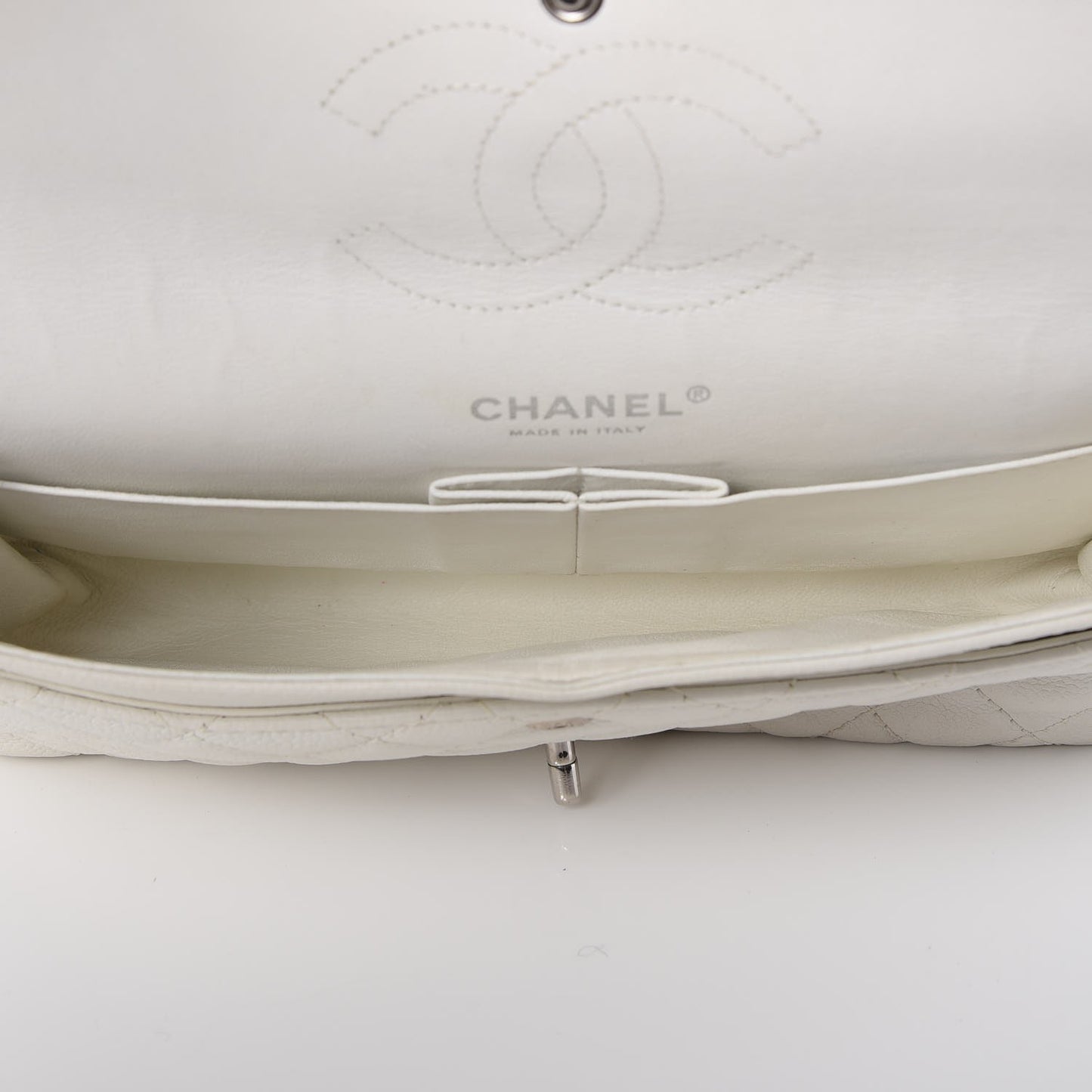 Washed Caviar Quilted Medium Double Flap White