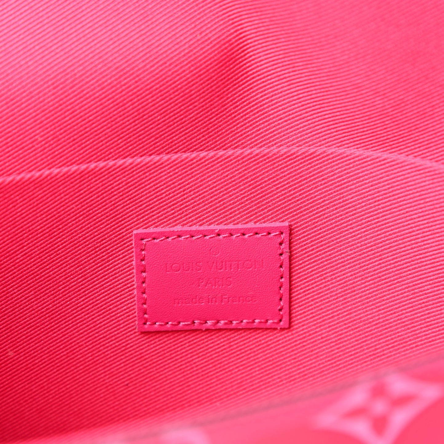Vernis Valentine Pochette Felicie Chain Wallet Fuchsia
