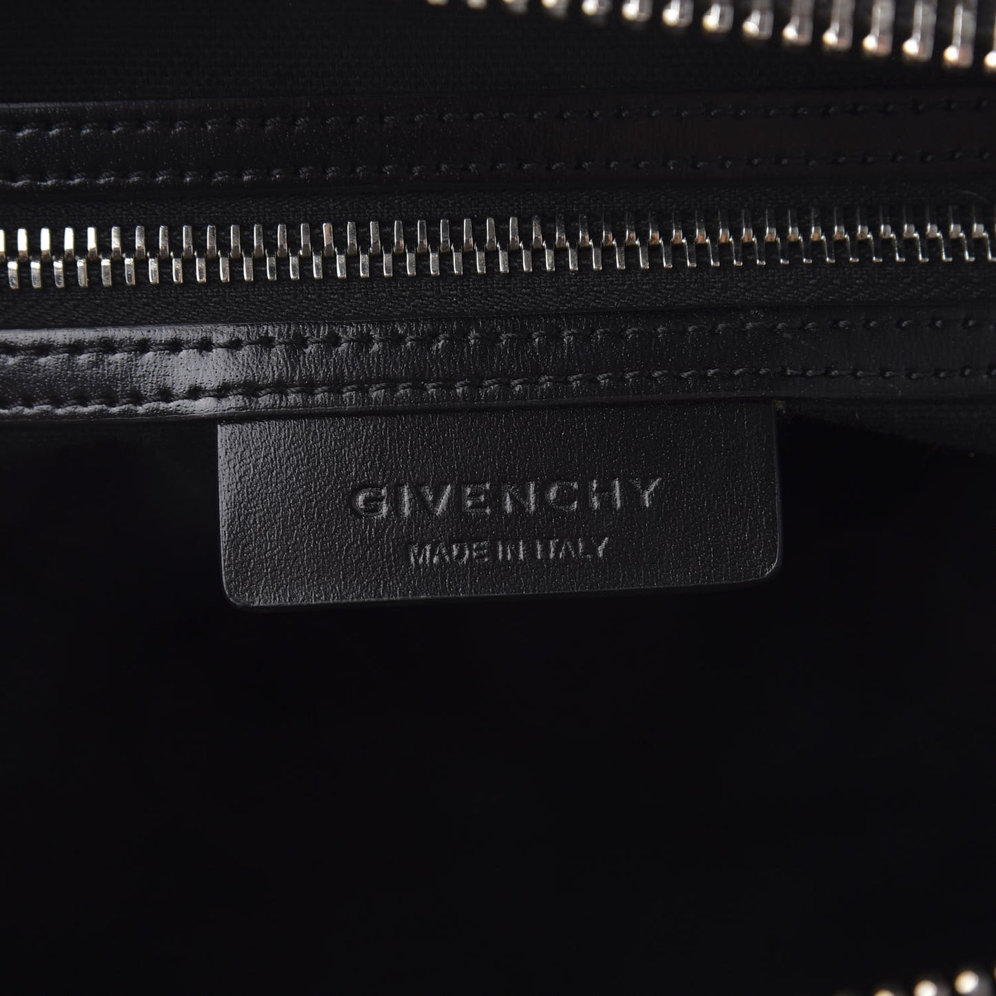 Shiny Lord Calfskin Medium Antigona Black