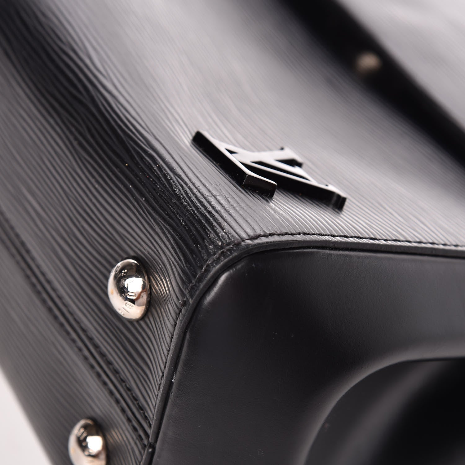 Louis Vuitton Epi Cluny MM Black 11 of 11