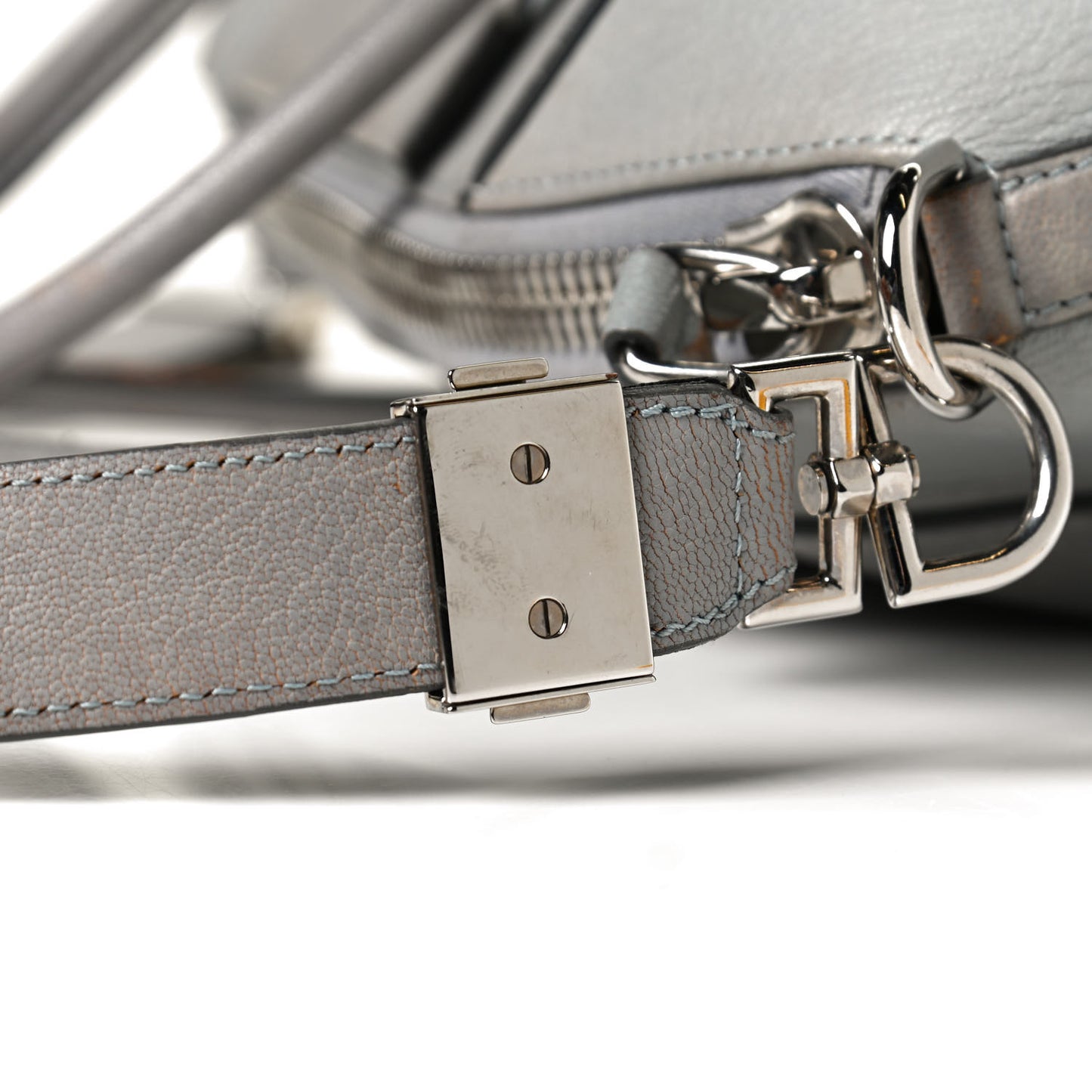 Sugar Goatskin Medium Antigona Pearl Grey