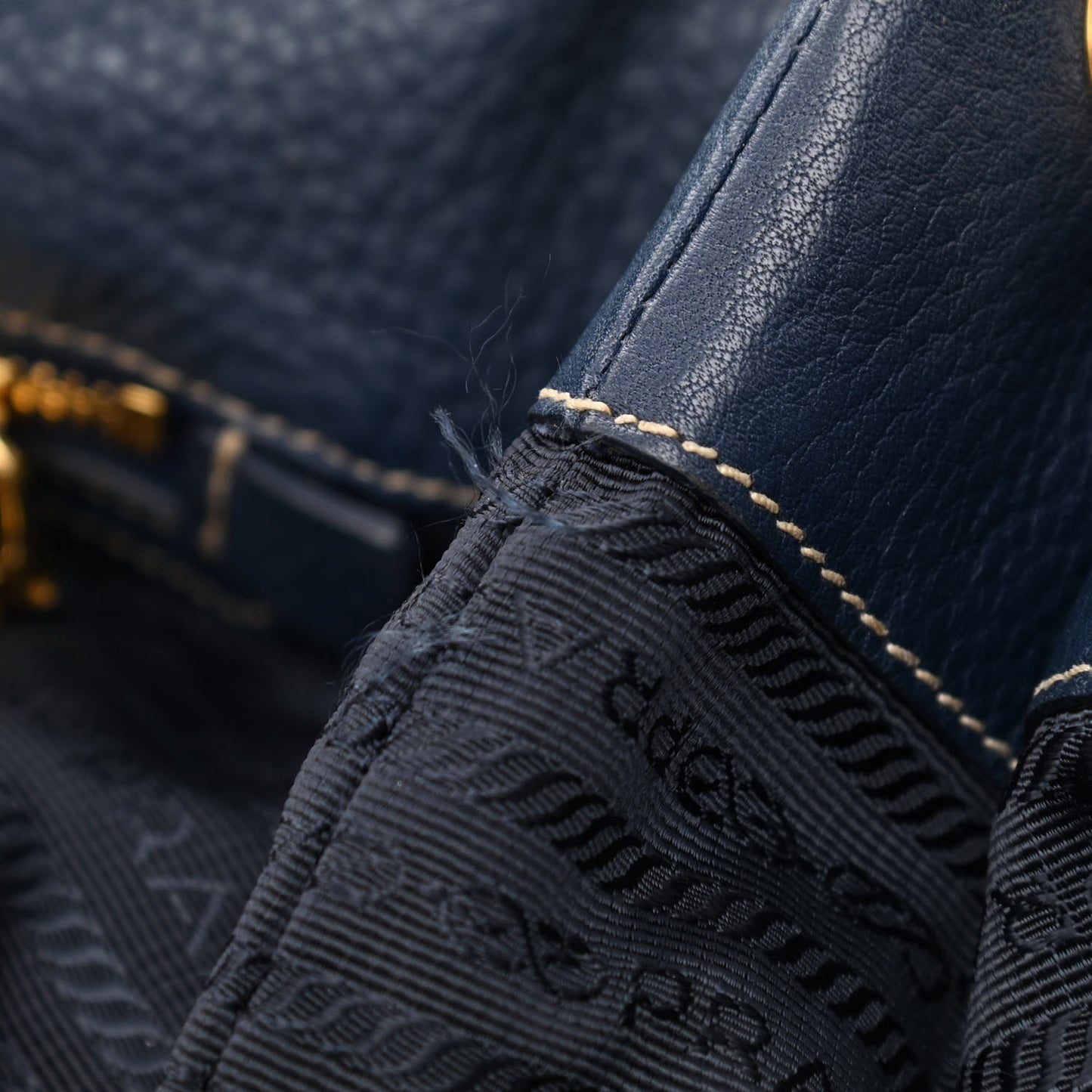 Vitello Daino Hobo Bluette