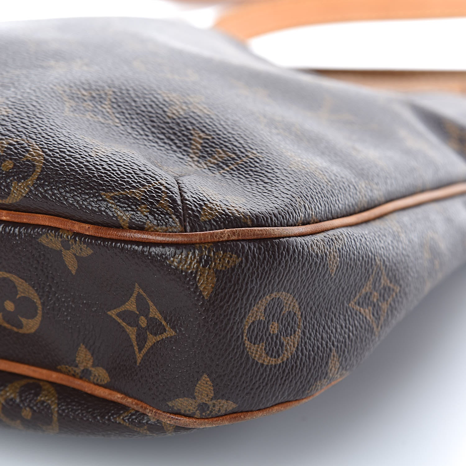 Louis Vuitton Monogram Odeon MM 14 of 14