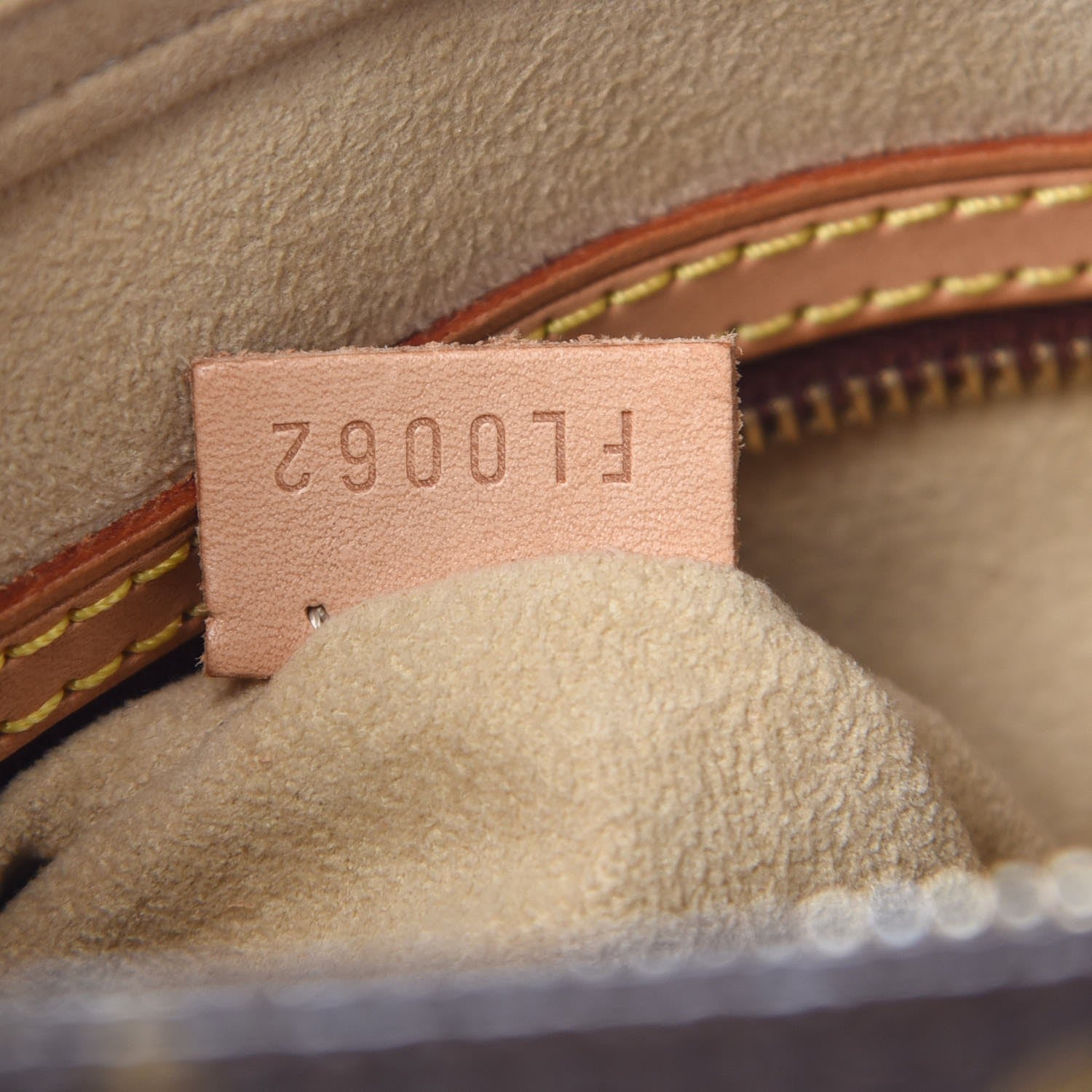 Louis Vuitton Monogram Looping MM 8 of 8