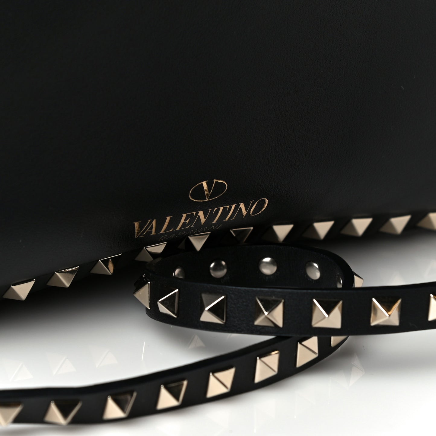 Vitello Medium Rockstud Tote Black