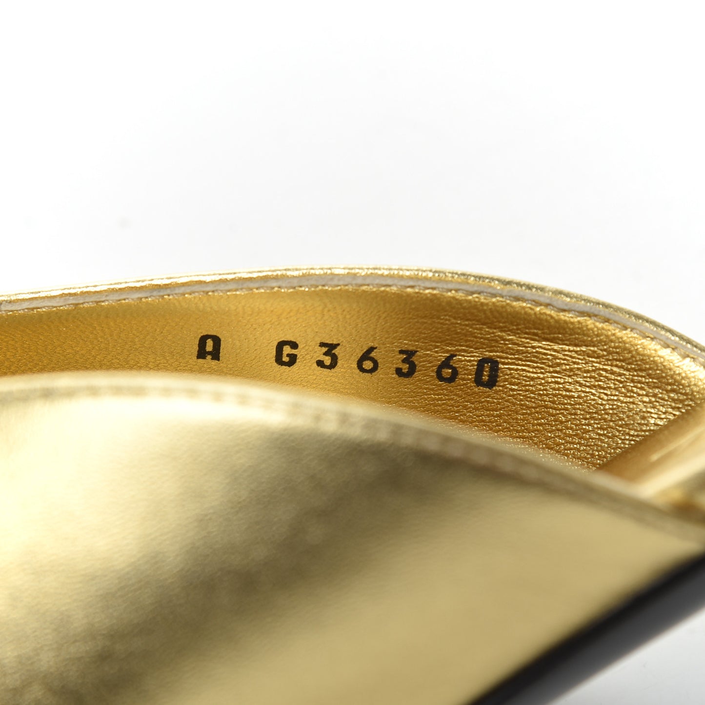 Laminated Lambskin Grosgrain Cap Toe CC Pumps 36 Gold Black