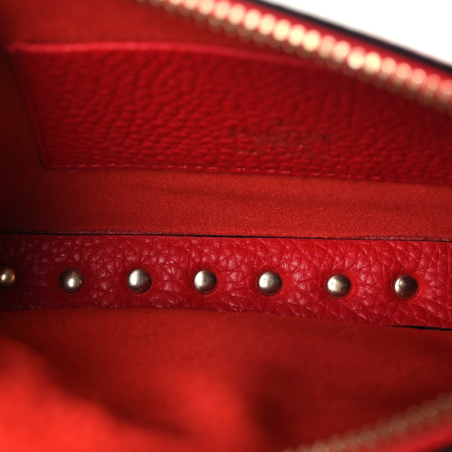 Grainy Calfskin Rockstud Flip Lock Chain Pouch Rouge Pur