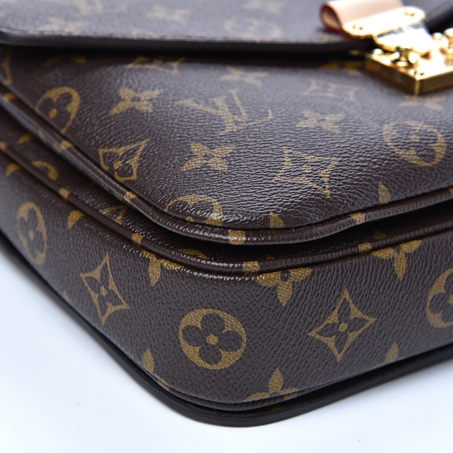 Louis Vuitton Monogram Pochette Metis 6 of 7