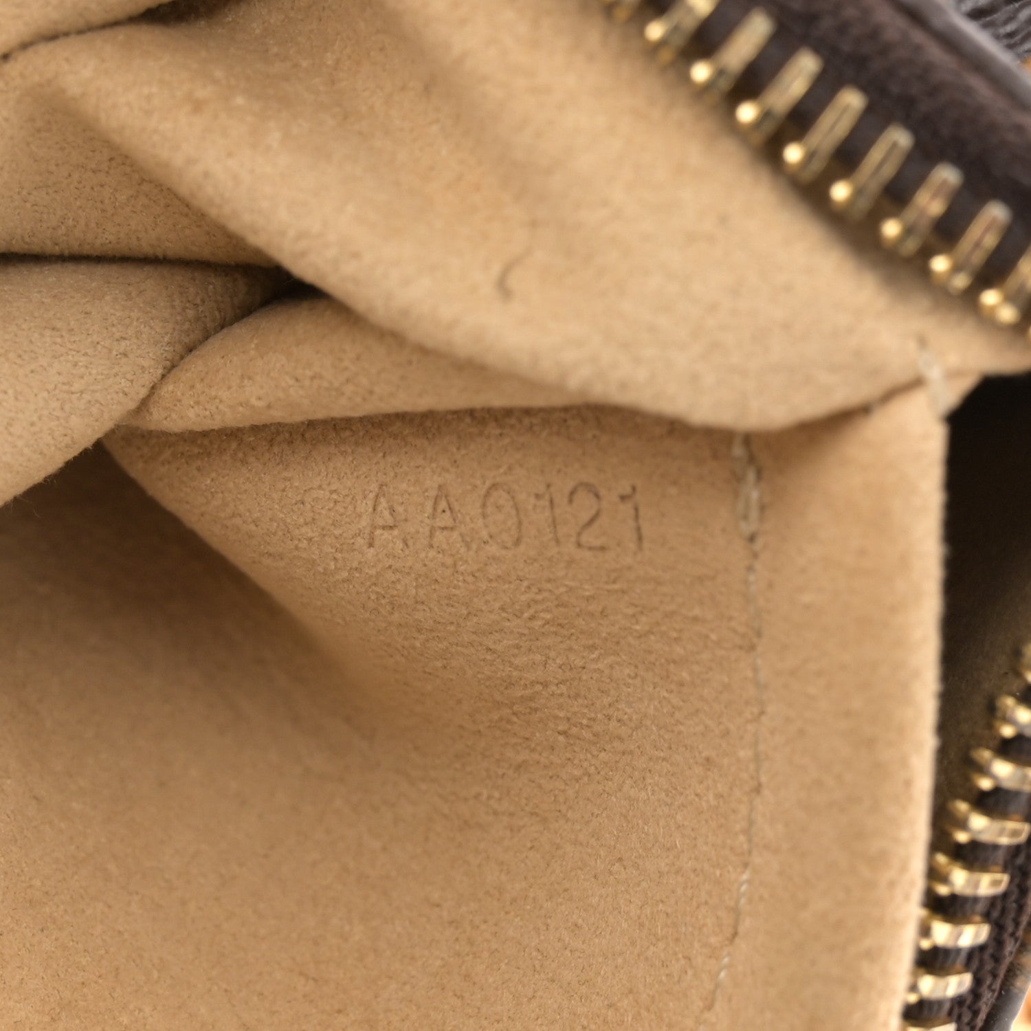 Louis Vuitton Monogram Pochette Milla MM 7 of 11