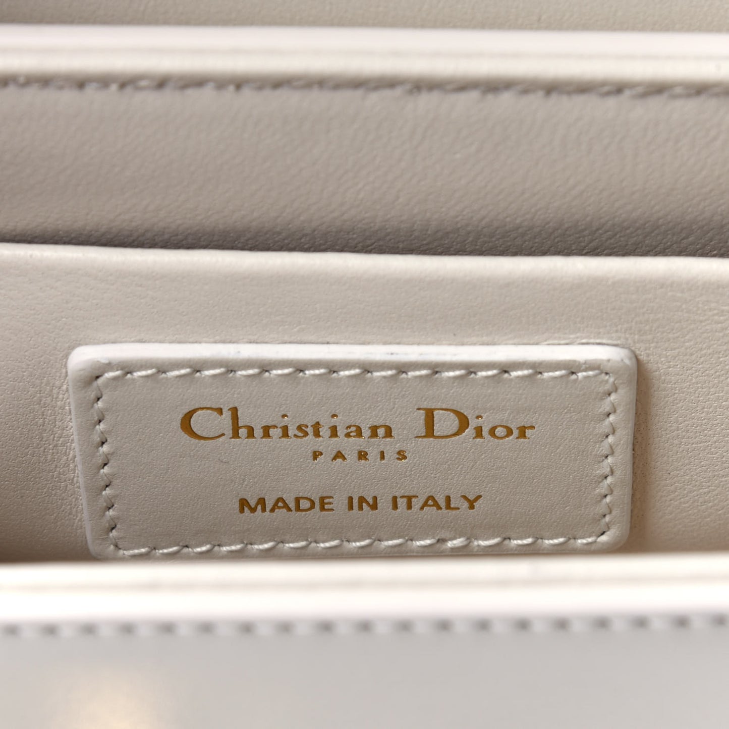 Smooth Calfskin 30 Montaigne Box Bag White