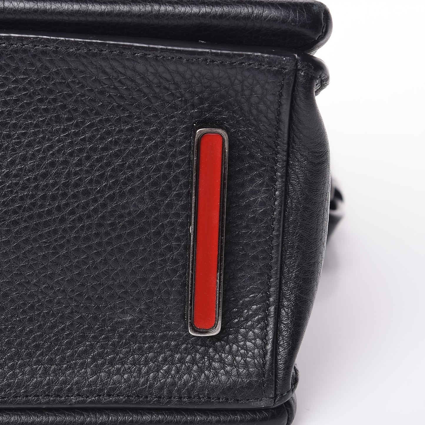 Grained Calfskin Passage Messenger Black