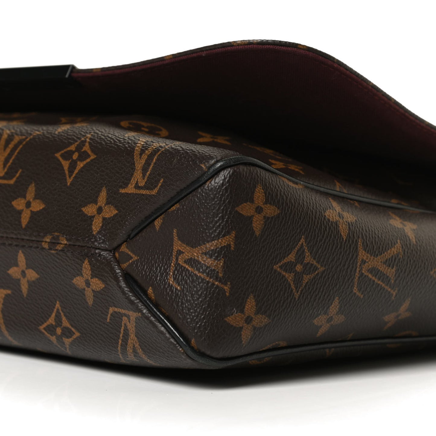 Monogram Macassar District MM