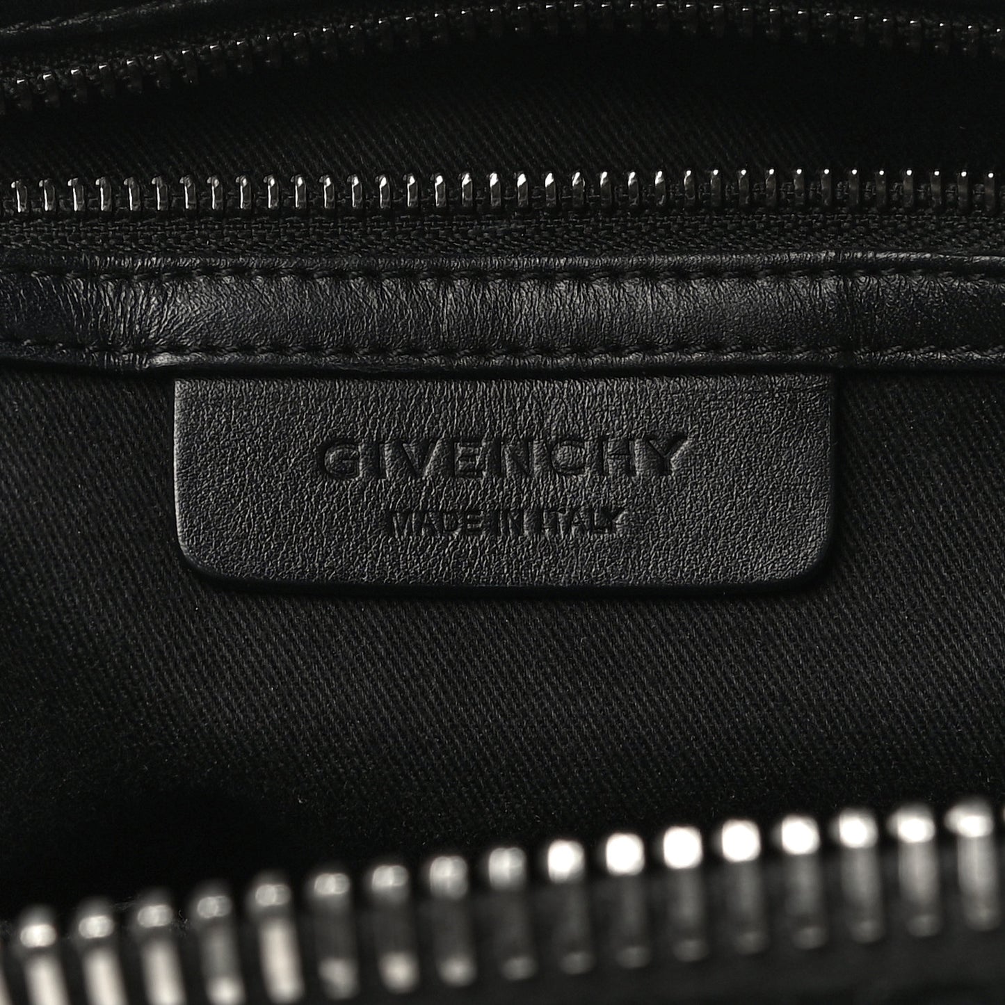 Sugar Goatskin Medium Antigona Black