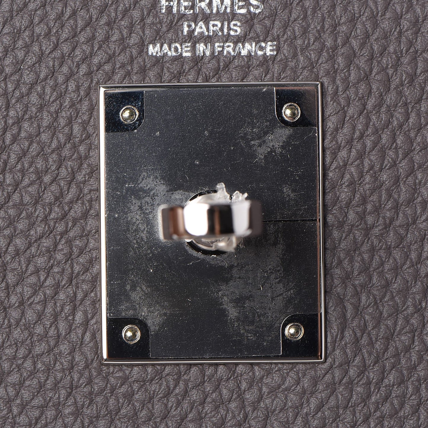 Togo Kelly Retourne 28 Etain