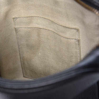 Gucci Grained Calfskin Logo Messenger Bag Black 8 of 13