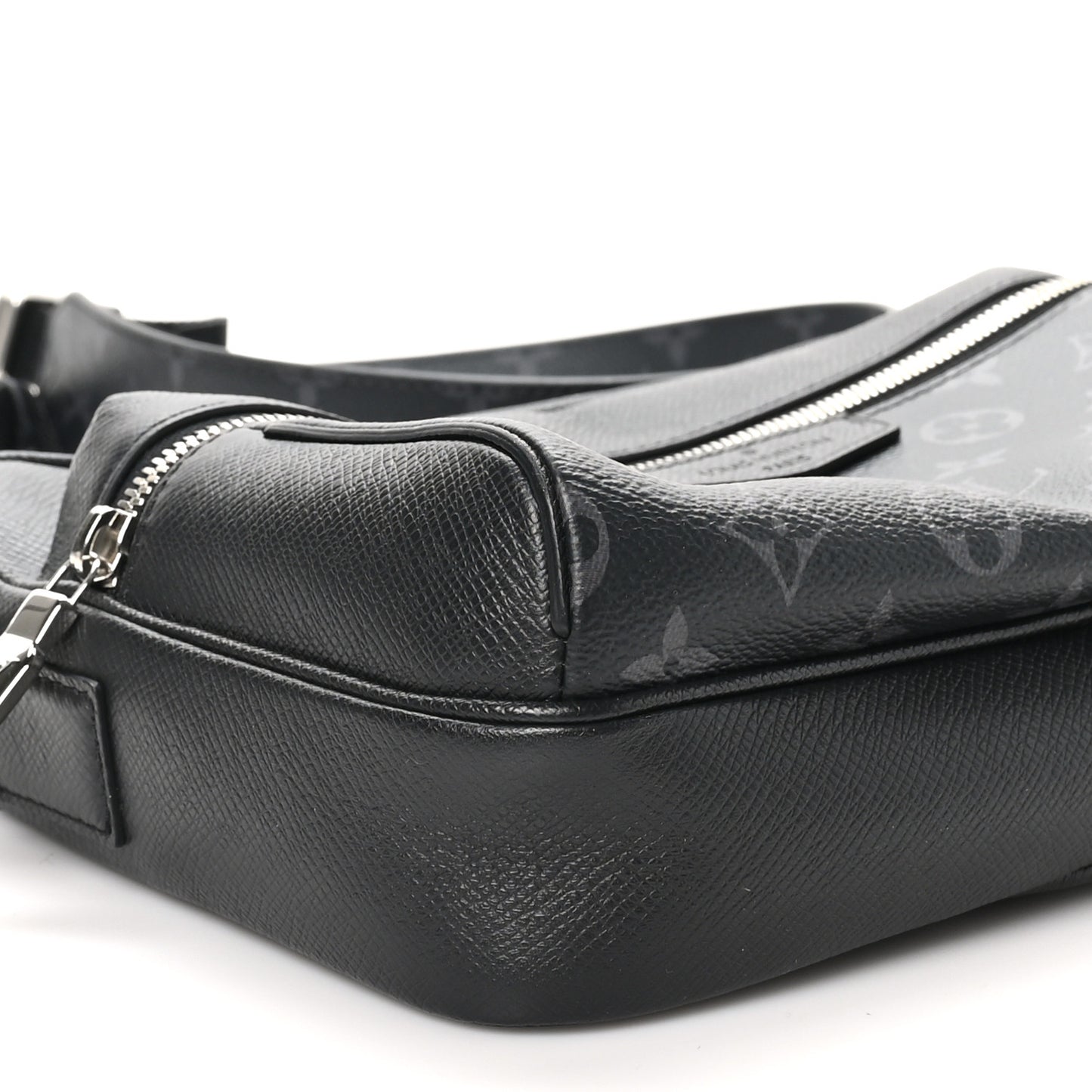 Taiga Monogram Eclipse Outdoor Messenger Black
