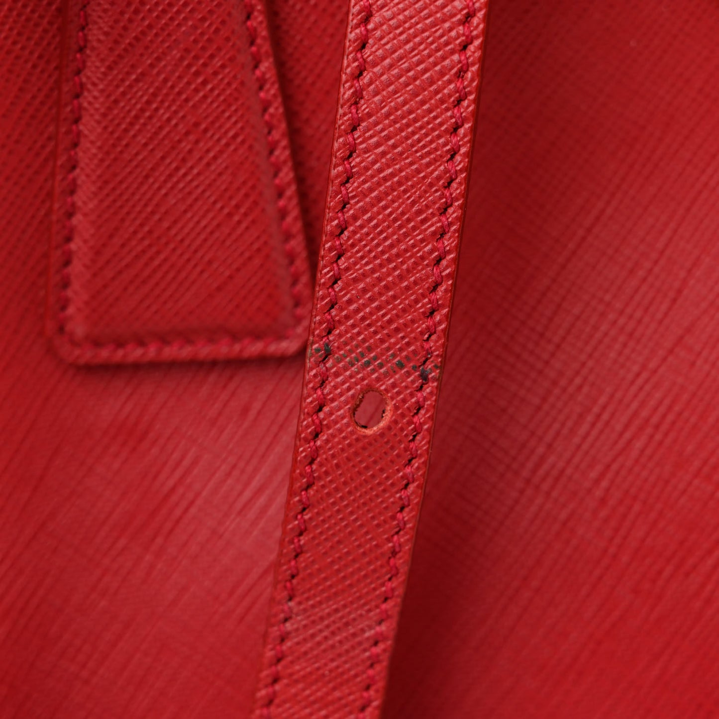 Saffiano Lux Medium Tote Fuoco