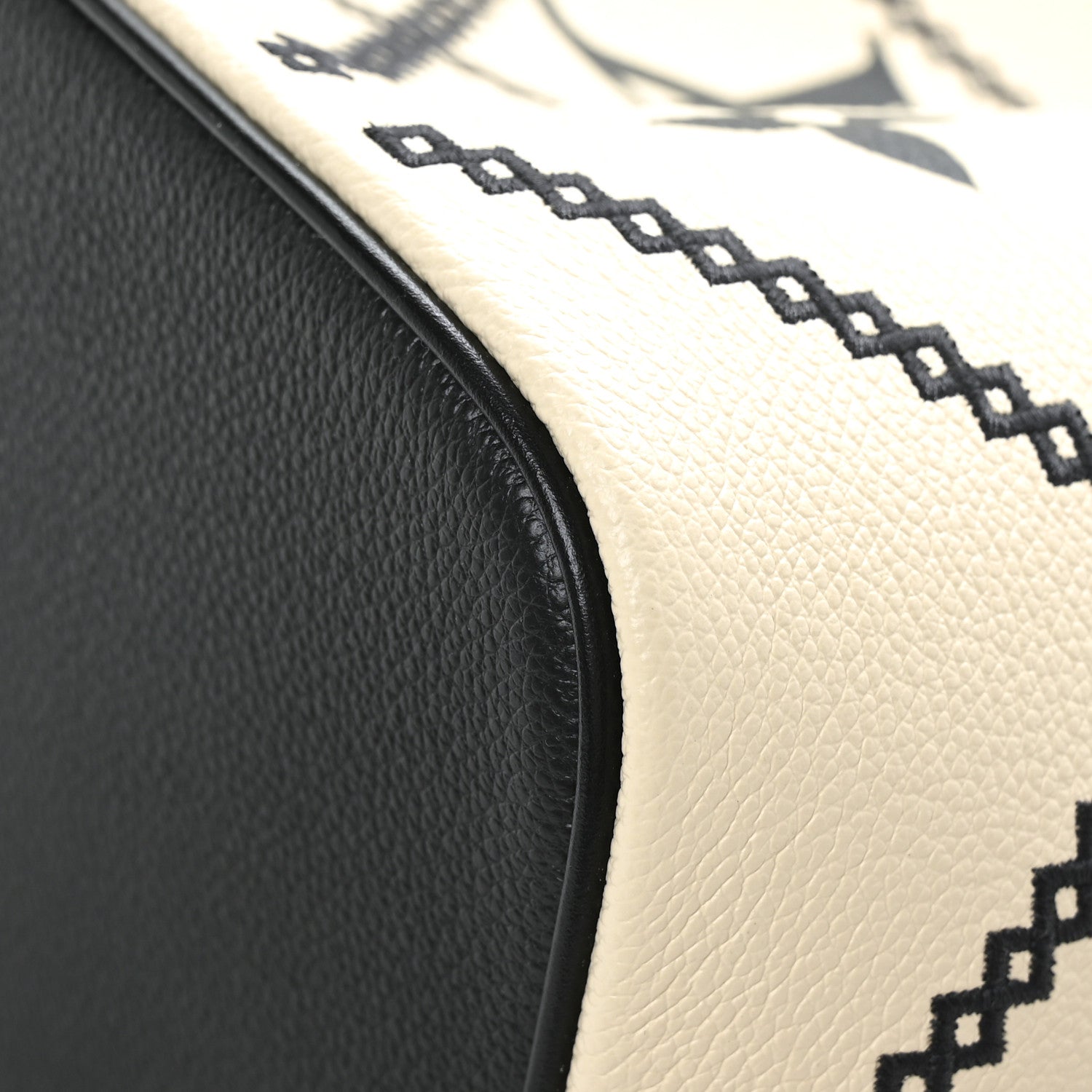Louis Vuitton Empreinte Monogram Giant Broderies Neonoe MM Cream Black 11 of 11