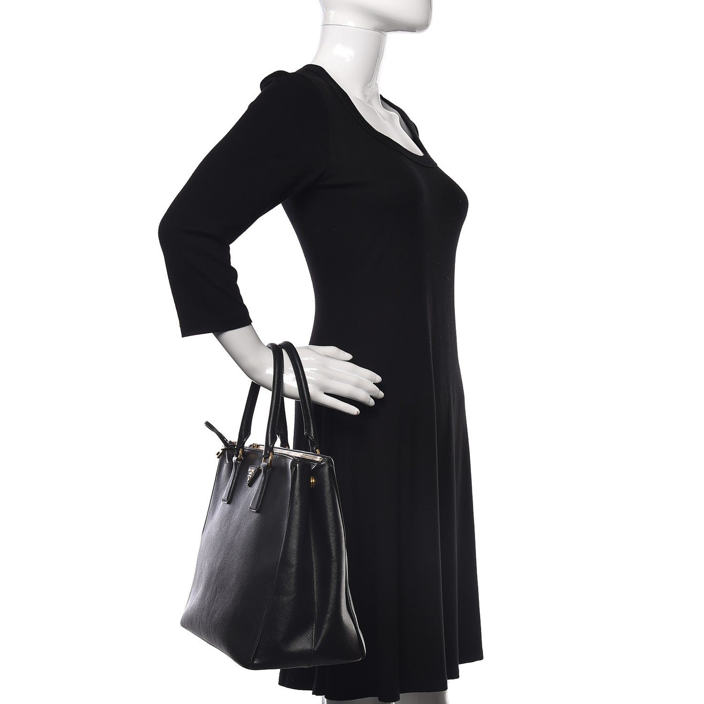 Saffiano Medium Galleria Double Zip Tote Black