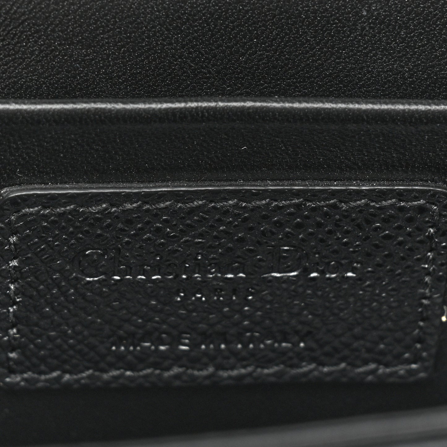 Ultra Matte Grained Calfskin 30 Montaigne Box Bag Black