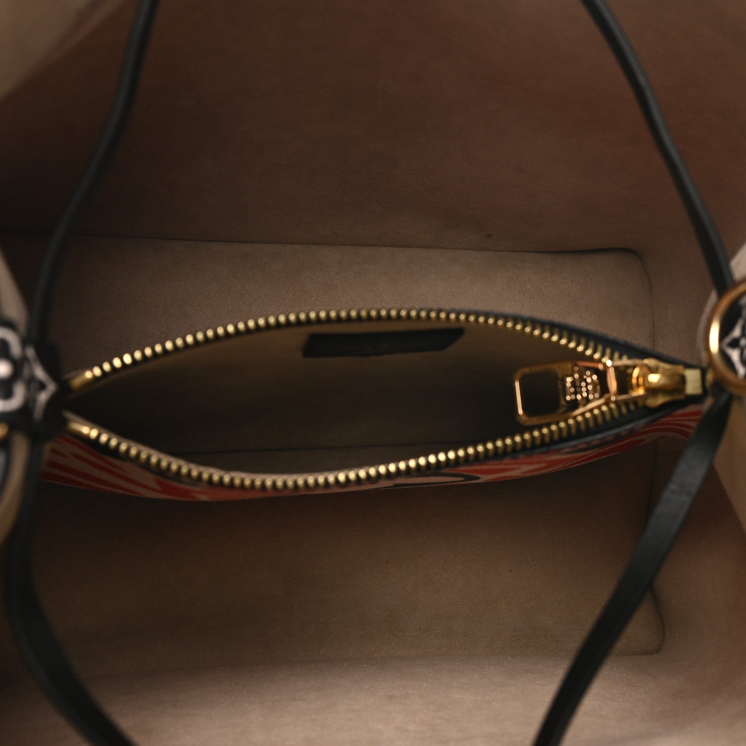 Louis Vuitton Monogram Giant Crafty NeoNoe MM Creme Rouge Black 5 of 10