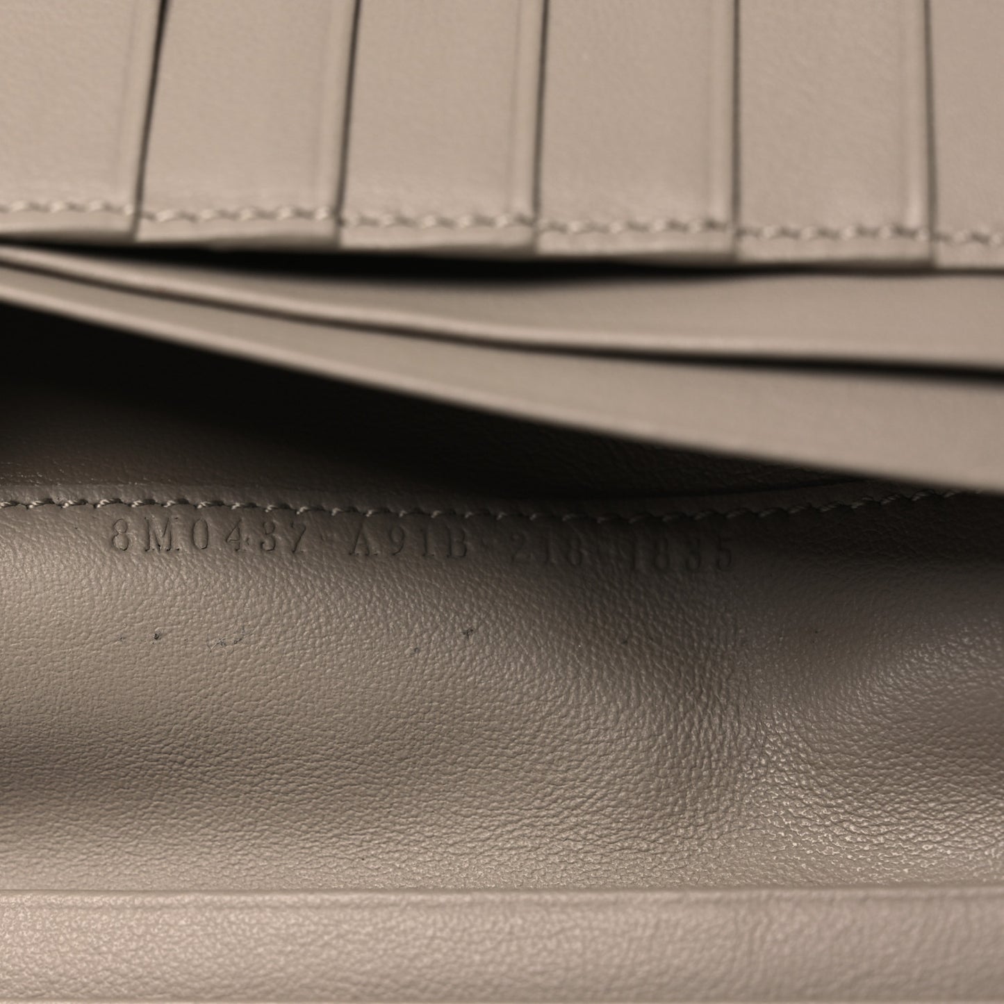 Cuoio Romano Vitello Grace Selleria Peekaboo Continental Wallet Corda