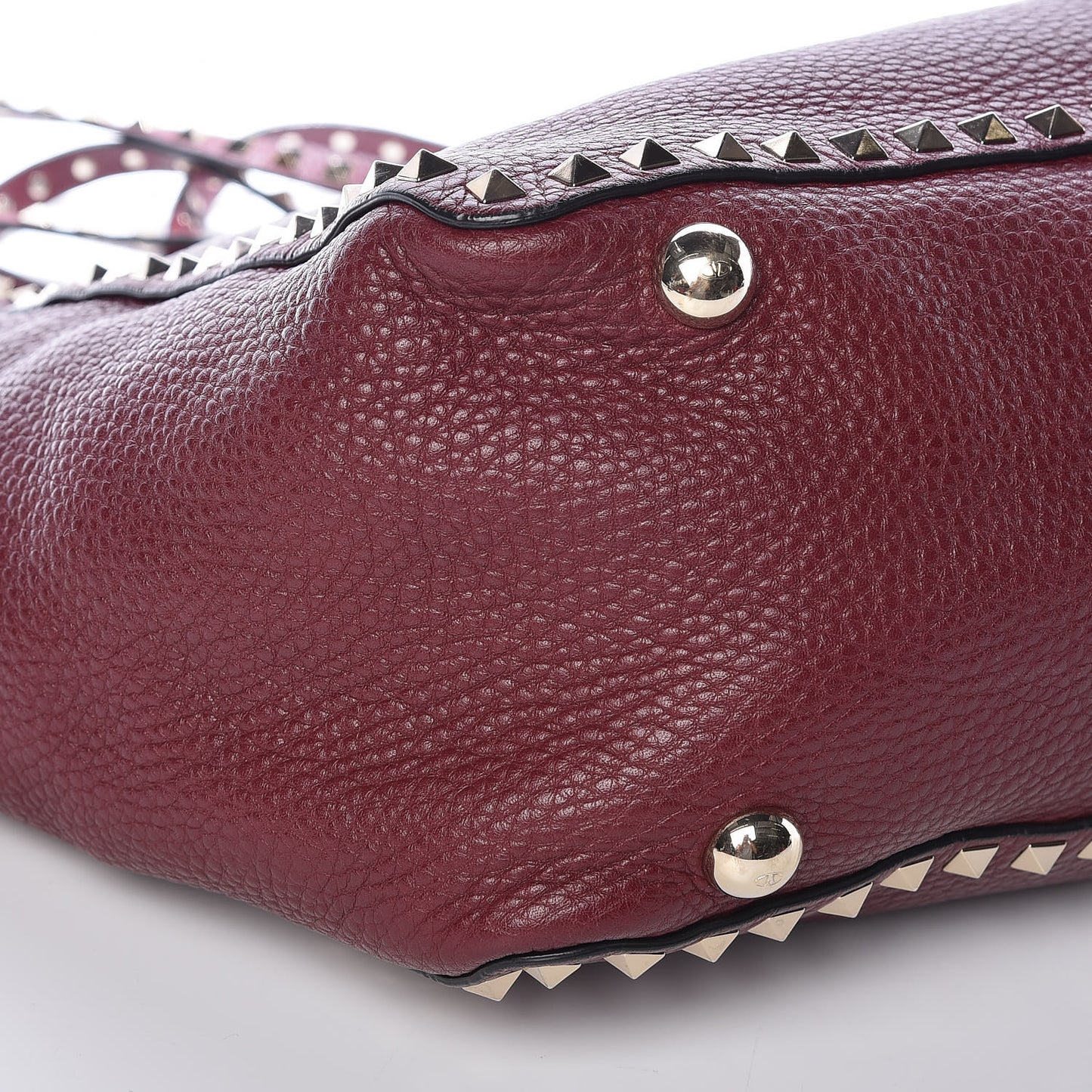 Pebbled Calfskin Medium Rockstud Tote Cremisi