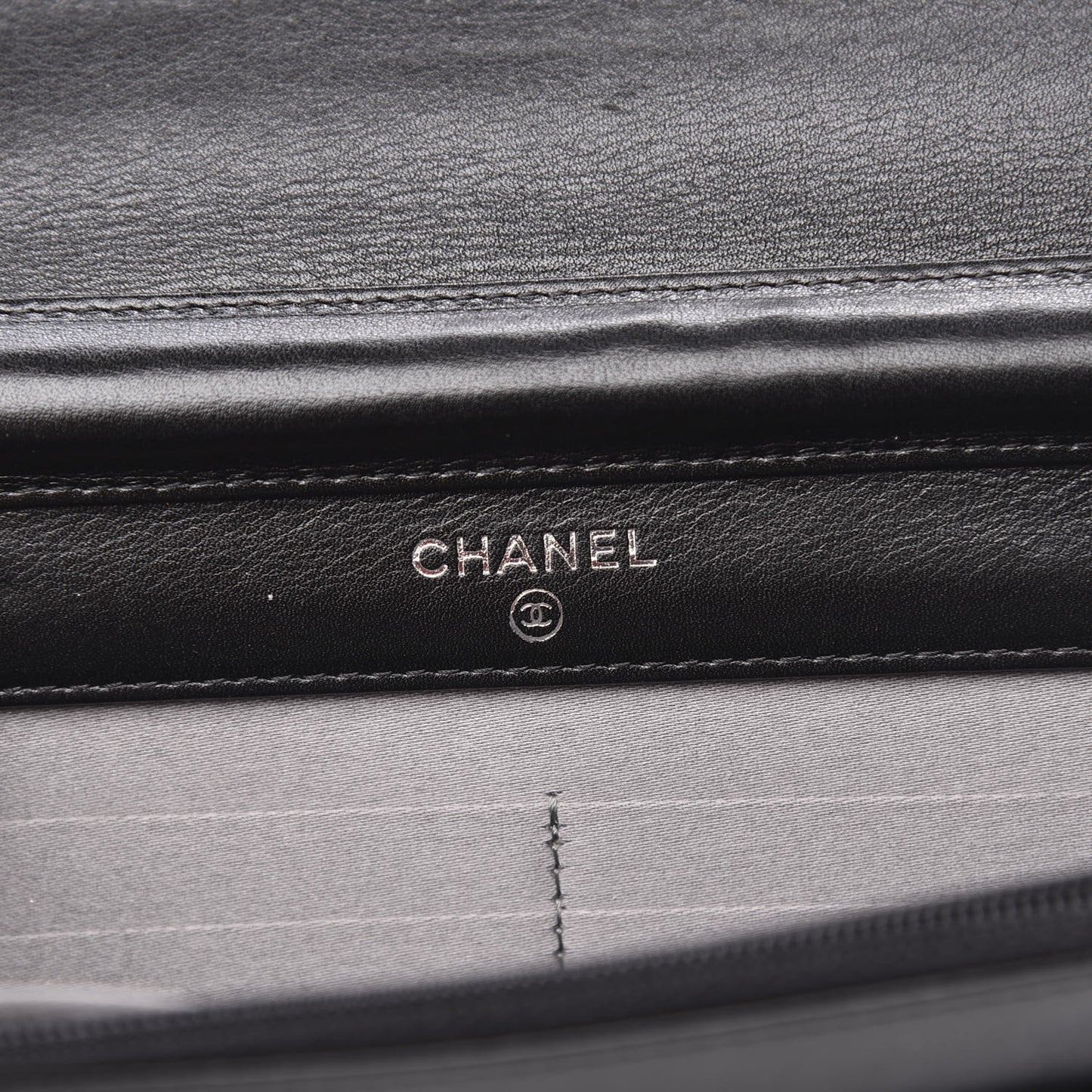 Lambskin Studded CC Wallet On Chain WOC Black