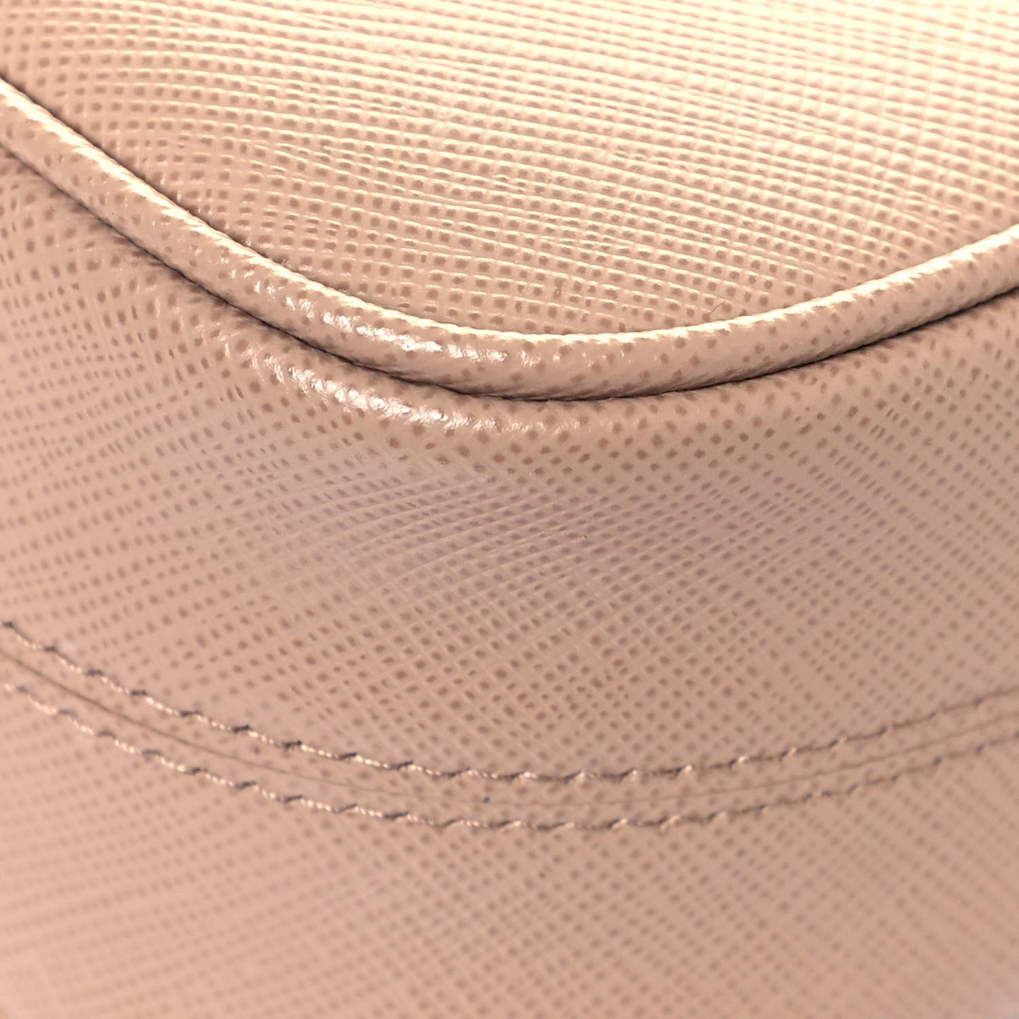 Saffiano Re-Edition 2005 Shoulder Bag Cammeo Beige