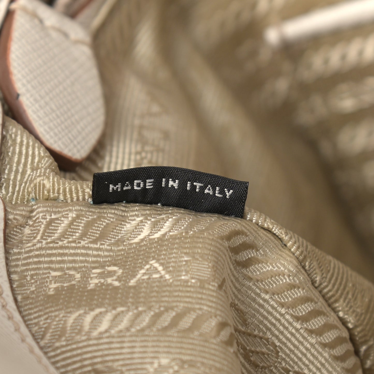 Saffiano Lux Bi-Color Tote Talco Visone