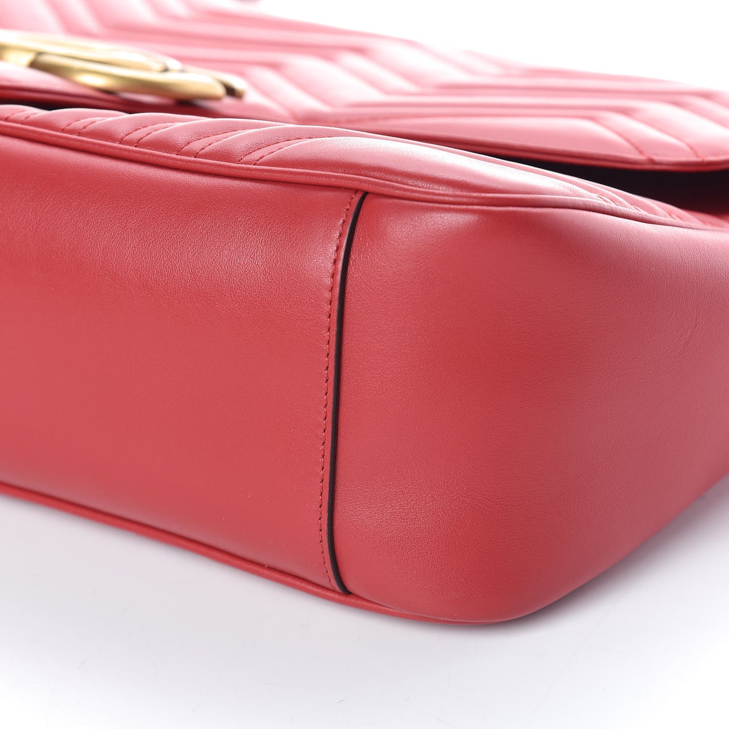 Calfskin Matelasse Large GG Marmont Shoulder Bag Hibiscus Red