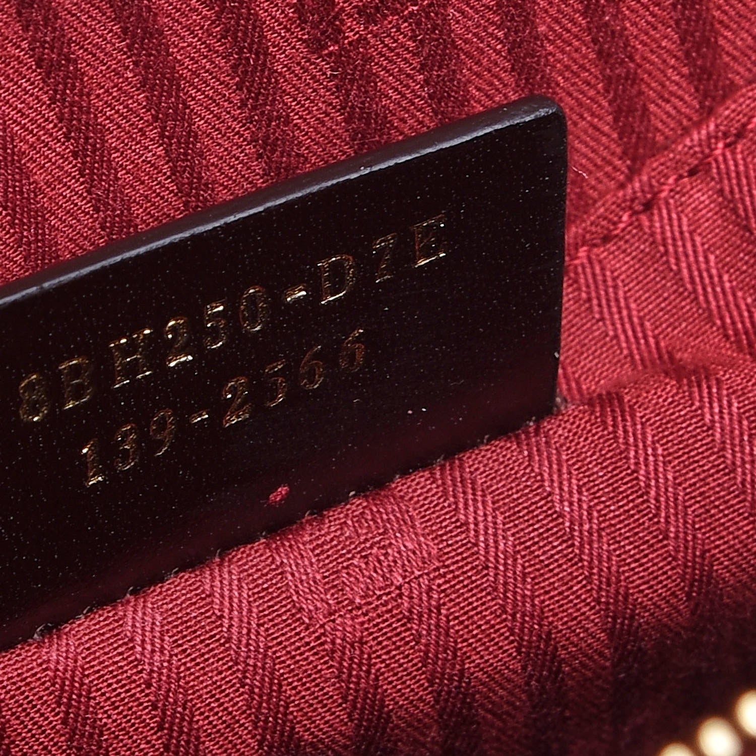 Fendi Vitello Elite Regular 2Jours Tote Rosso Scuro Ciliegia 8 of 12