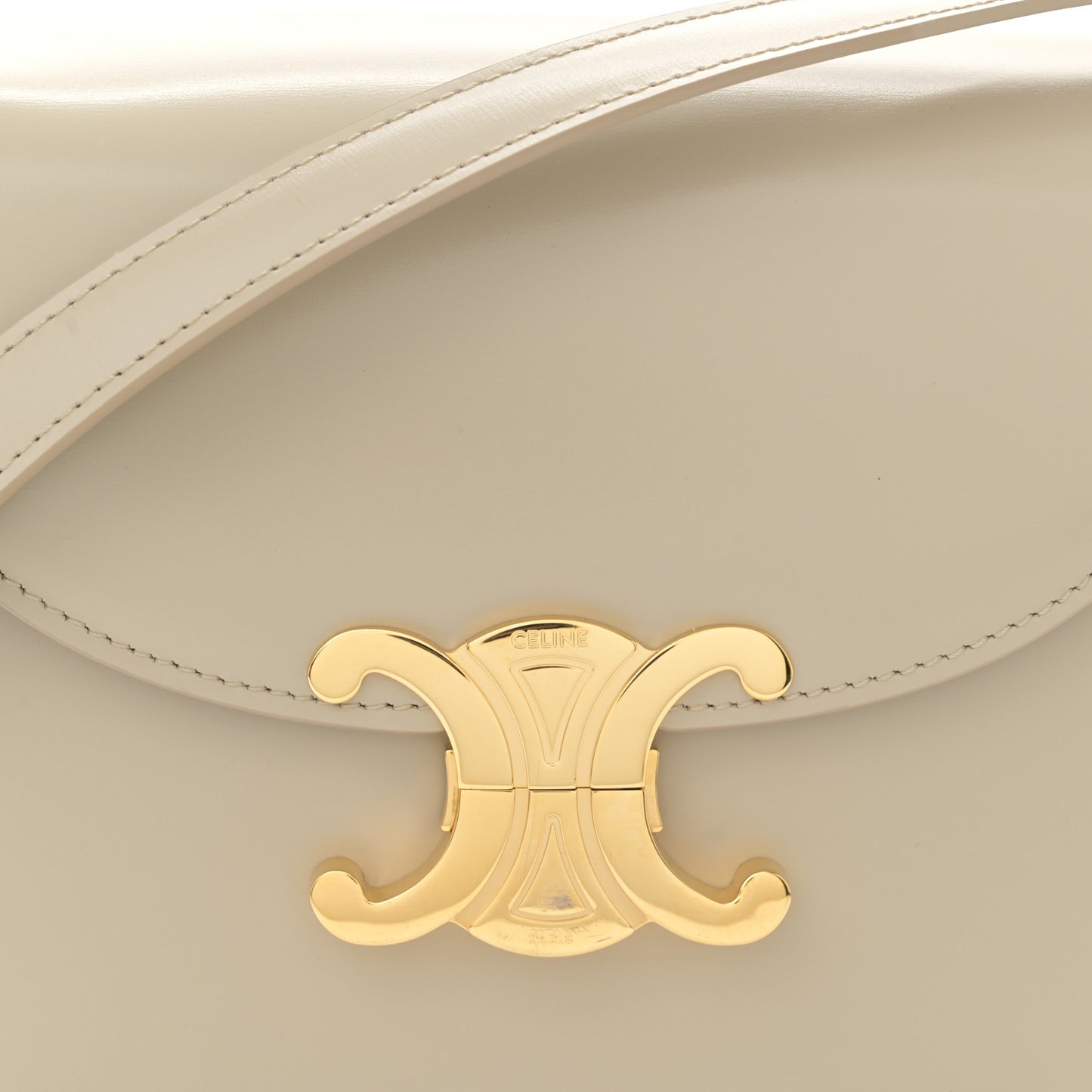 Shiny Calfskin Triomphe Besace Clea Pebble