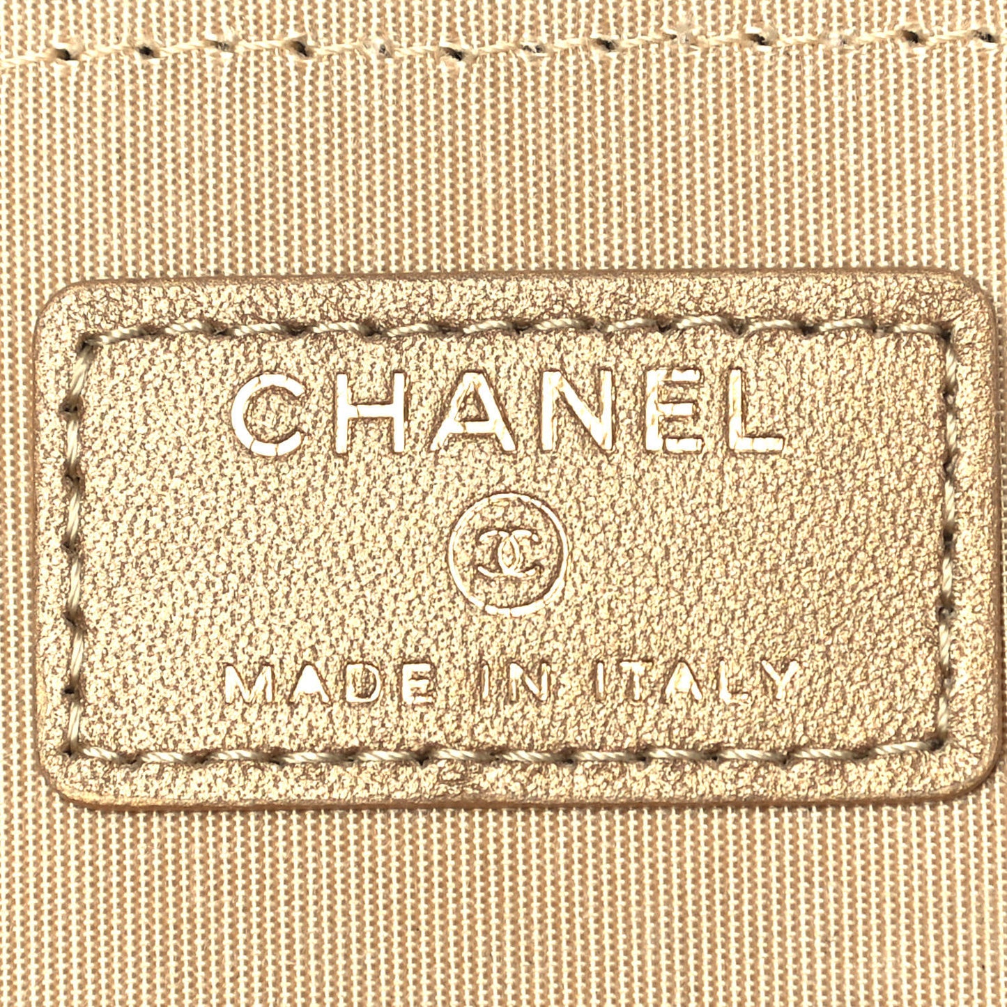 Lambskin Quilted Pearl Crush Small Vanity Case With Chain Black