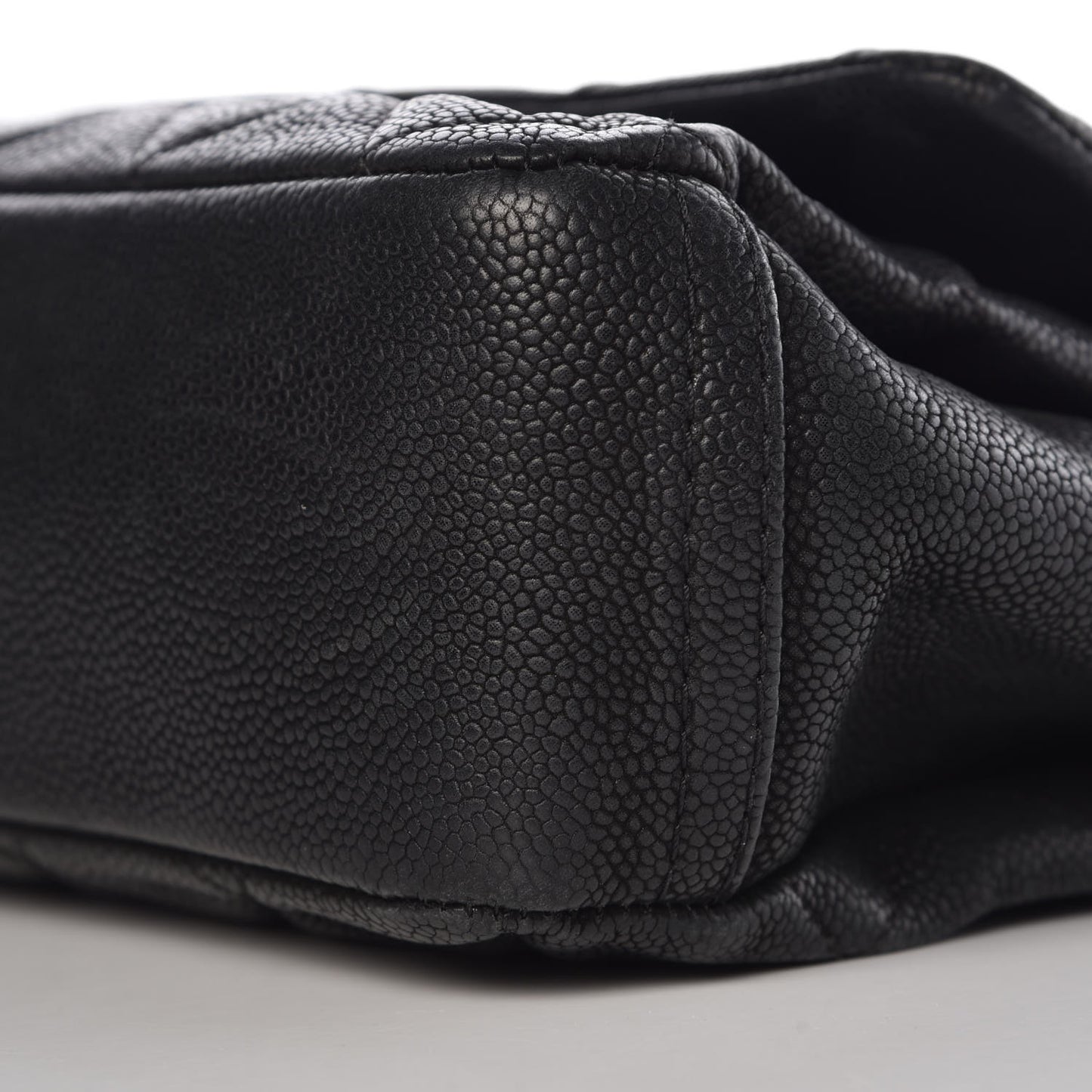 Iridescent Caviar Quilted Medium Lady Pearly Flap Black