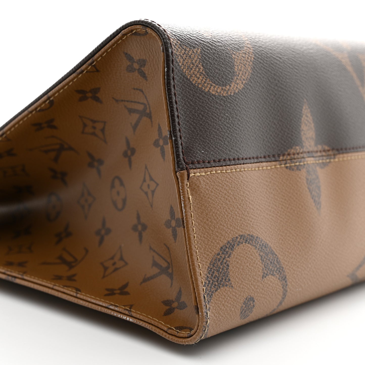 Reverse Monogram Giant Onthego MM