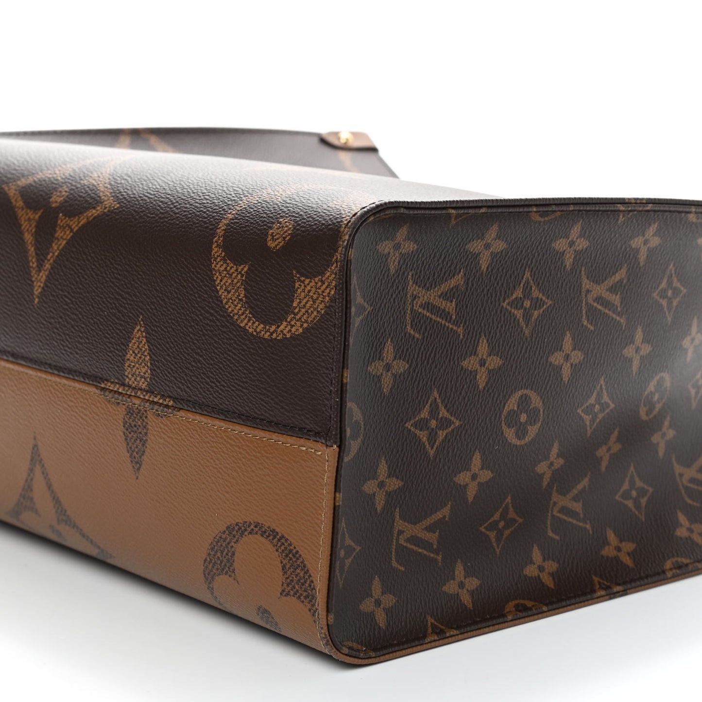 Reverse Monogram Giant Onthego MM