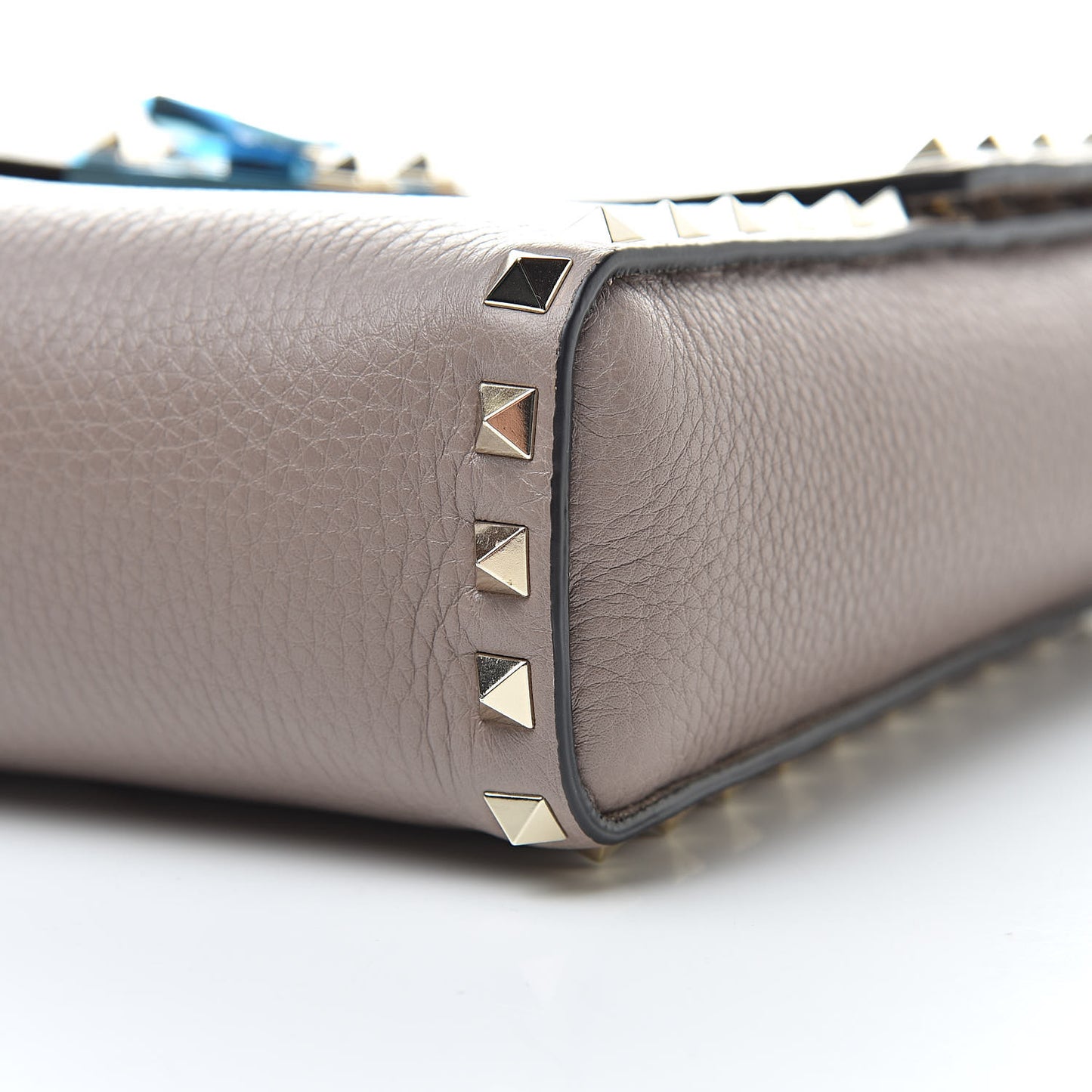 Pebbled Calfskin Rockstud Flip Lock Flap Messenger Poudre