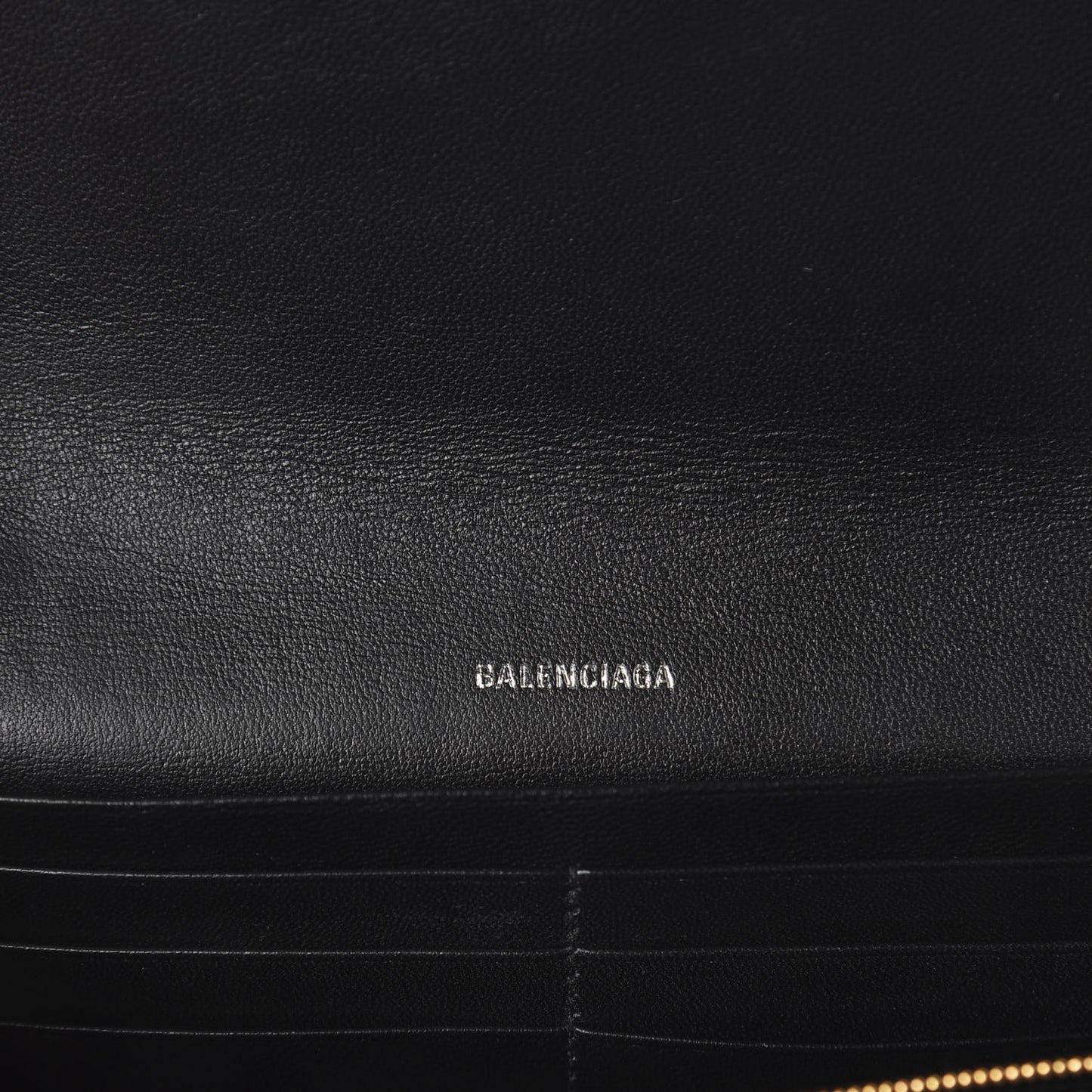 Grained Calfskin Logo Cash Continental Wallet on Chain Black White