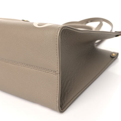 Louis Vuitton Empreinte Monogram Giant Onthego MM Tourterelle Creme 9 of 9