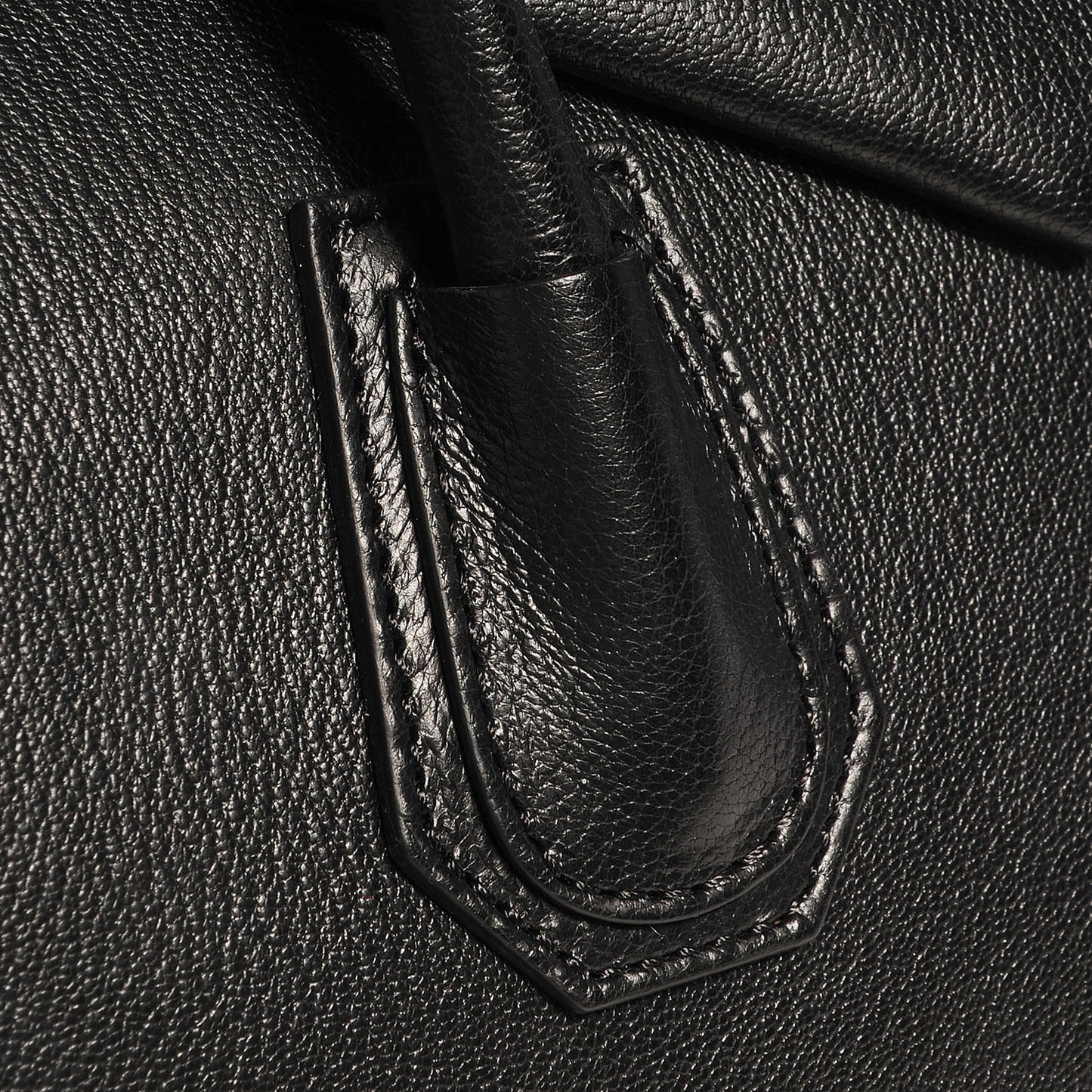 Sugar Goatskin Medium Antigona Black